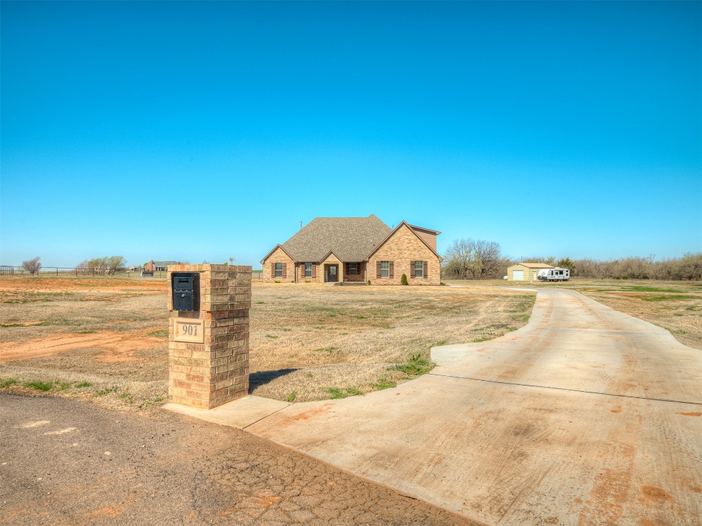 901 Jacobs Way, Yukon, OK 73099 view of front of house with a rural view