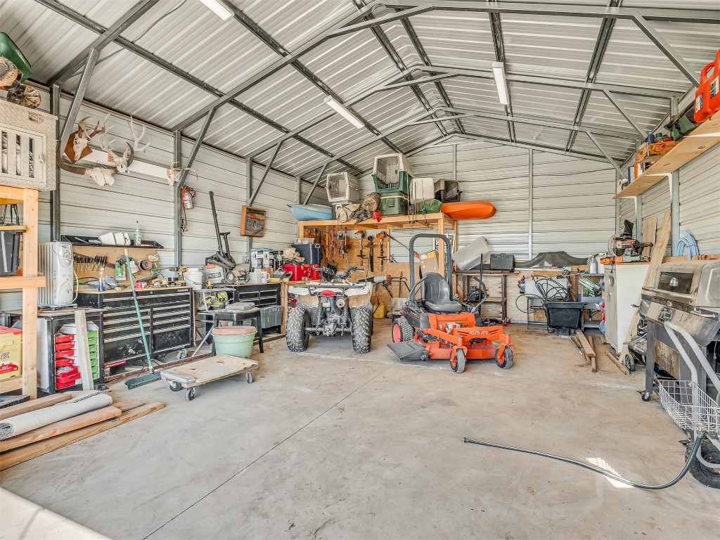 901 Jacobs Way, Yukon, OK 73099 garage with a workshop area