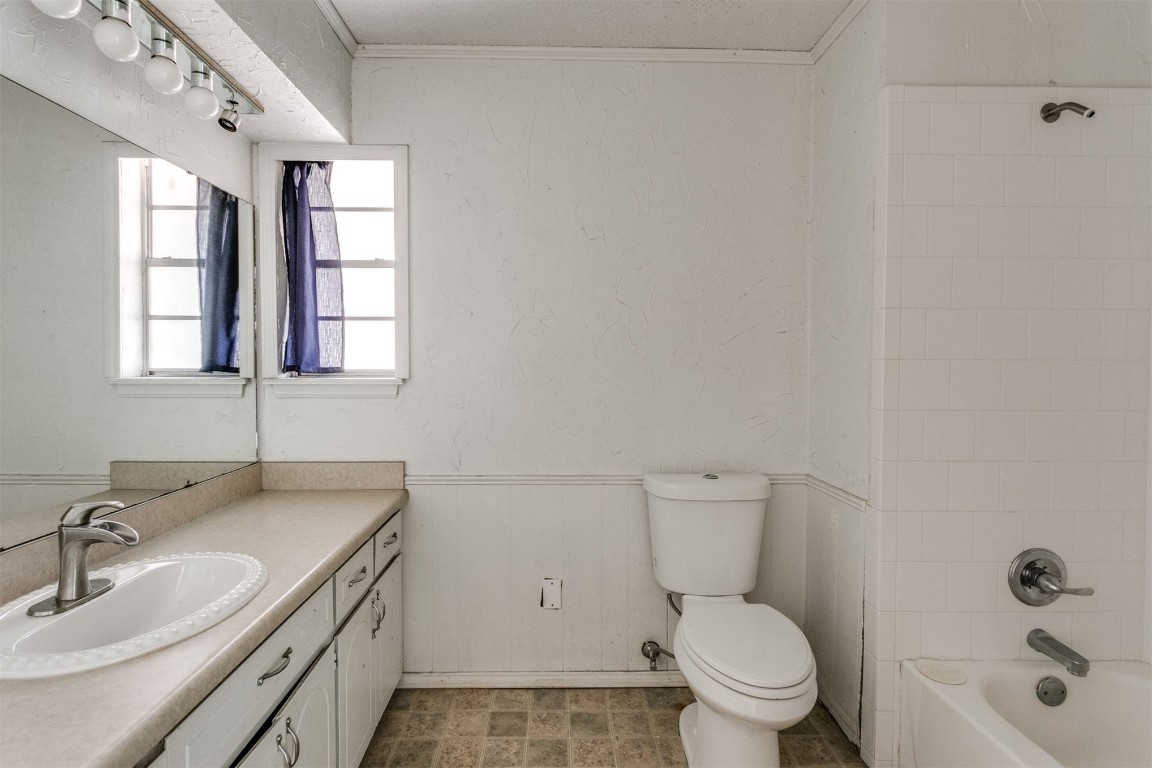 5504 NW 67th Street, Warr Acres, OK 73132 full bathroom featuring tile floors, shower / bathing tub combination, large vanity, and toilet