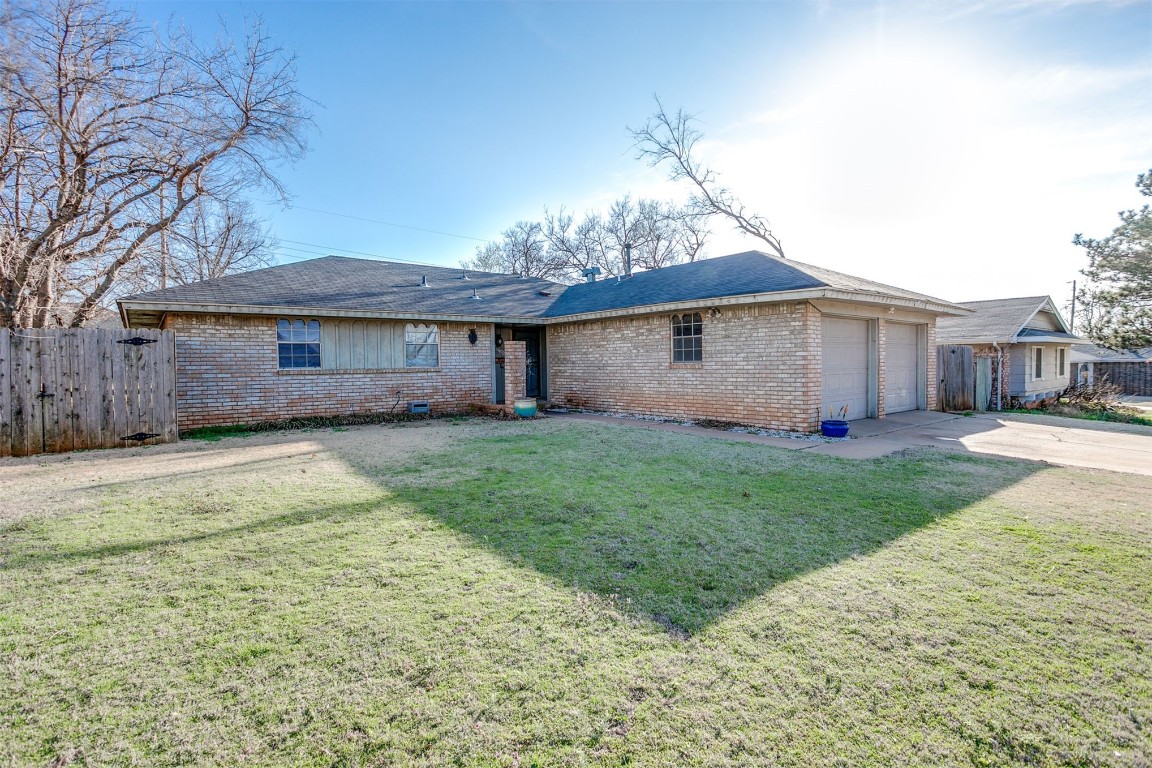 5504 NW 67th Street, Warr Acres, OK 73132 single story home with a front lawn and a garage