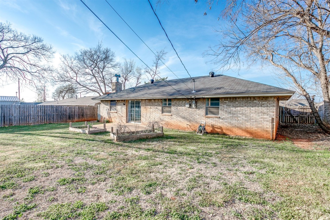 5504 NW 67th Street, Warr Acres, OK 73132 back of property with a yard