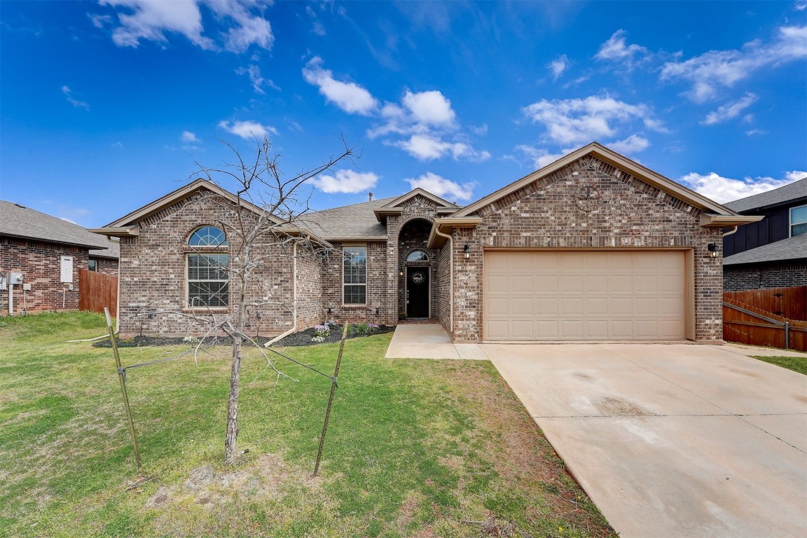 3508 Molly Drive, Yukon, OK 73099 ranch-style home with a front lawn and a garage