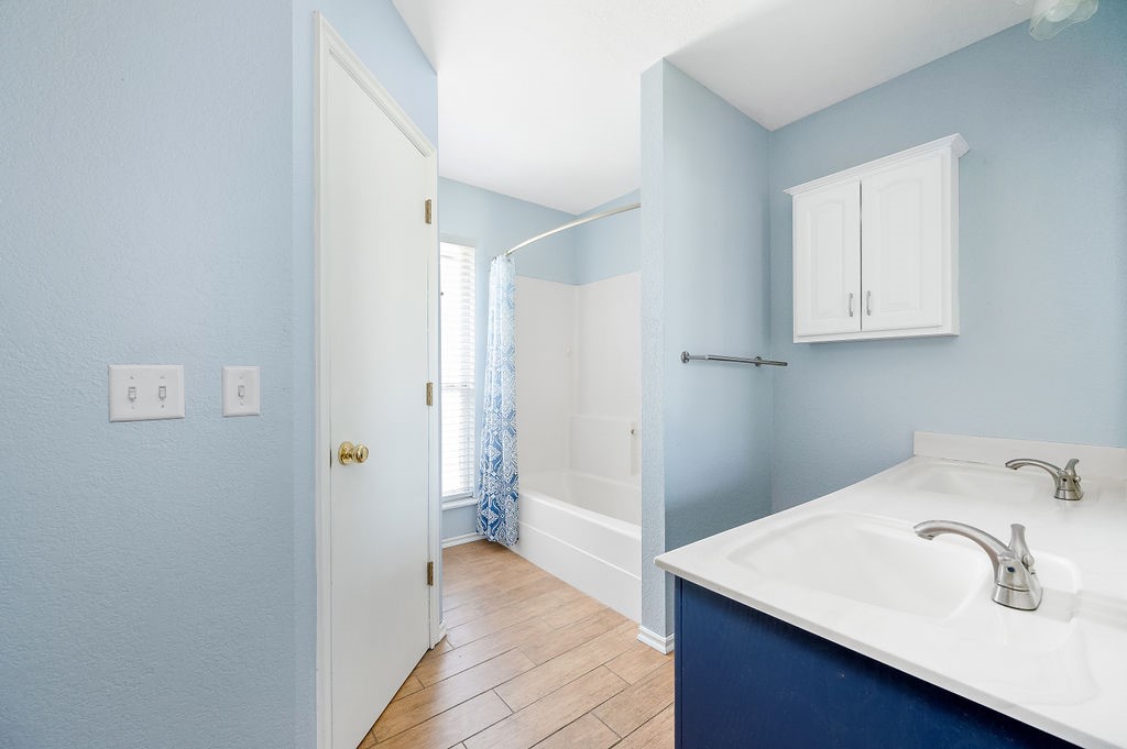 1701 Baron Drive, Norman, OK 73071 bathroom with vanity, shower / bath combo, and hardwood / wood-style floors