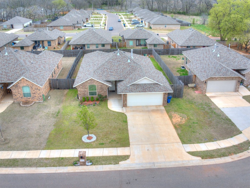 215 Tuscany Circle, Noble, OK 73068 view of birds eye view of property
