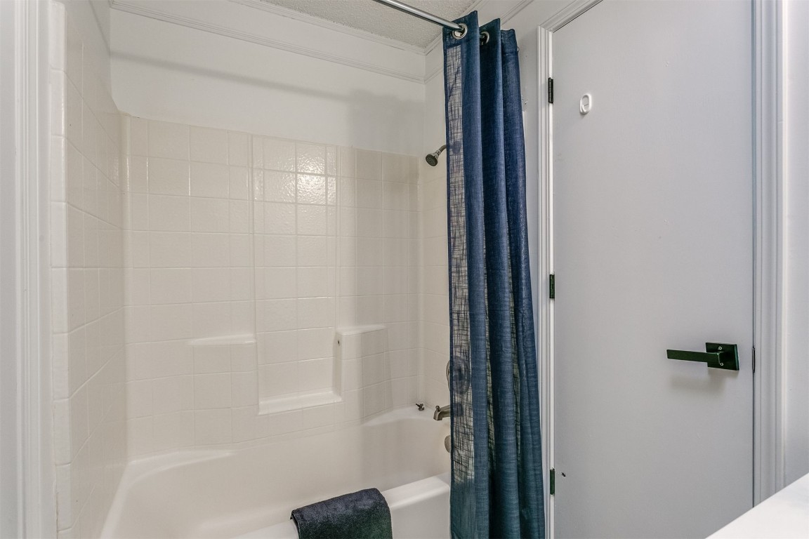 15124 Todd Way, Oklahoma City, OK 73170 bathroom with shower / bath combination with curtain