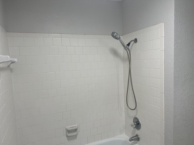 10117 Southridge Drive, Oklahoma City, OK 73159 interior details featuring tiled shower / bath combo