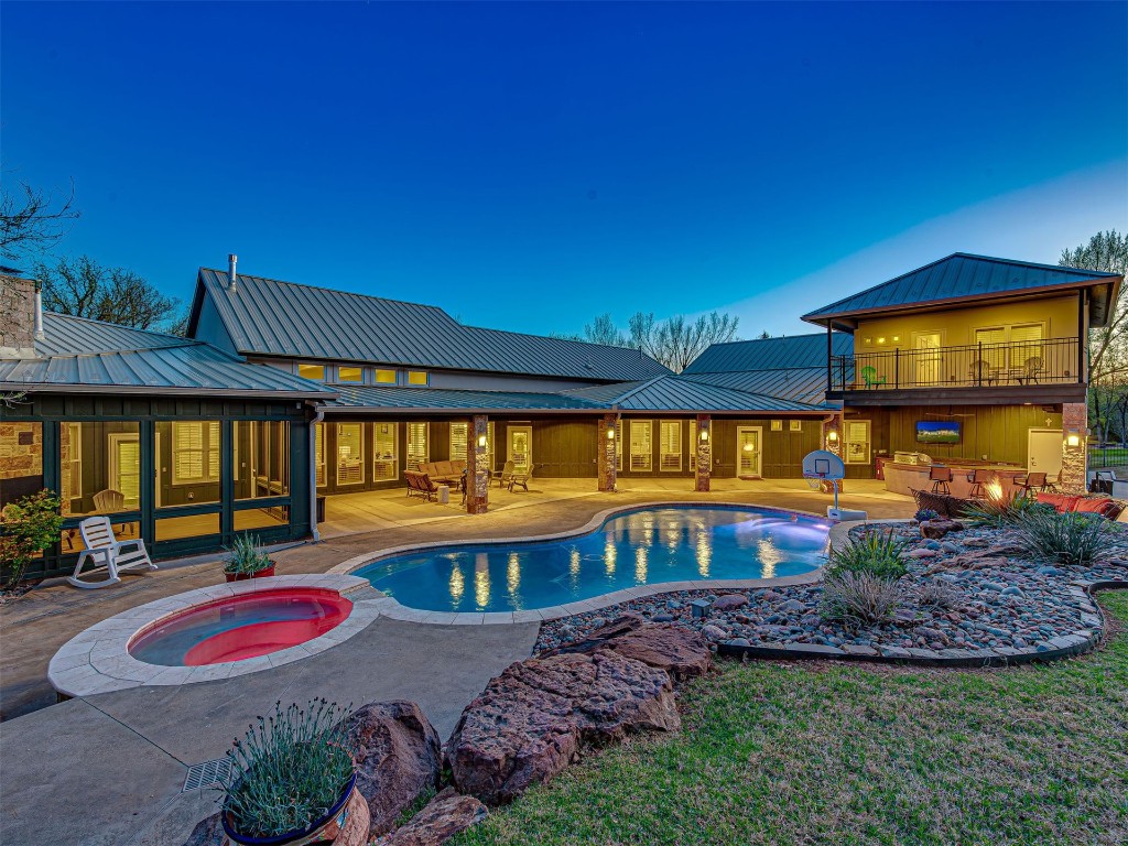 4101 Oakdale Farm Circle, Edmond, OK 73013 view of pool featuring a patio area and an in ground hot tub