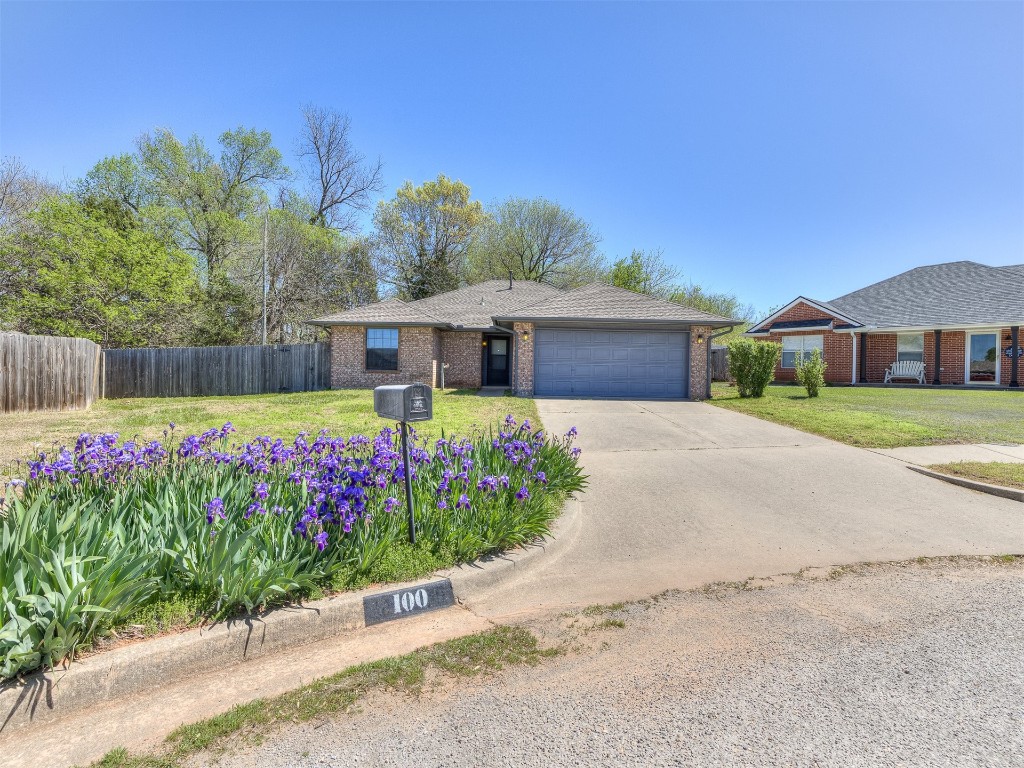 100 Parkdale Court, Noble, OK 73068 ranch-style home with a front lawn and a garage