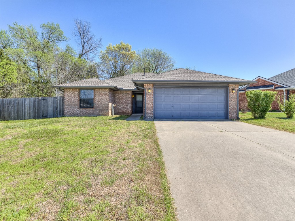 100 Parkdale Court, Noble, OK 73068 ranch-style home with a front yard and a garage
