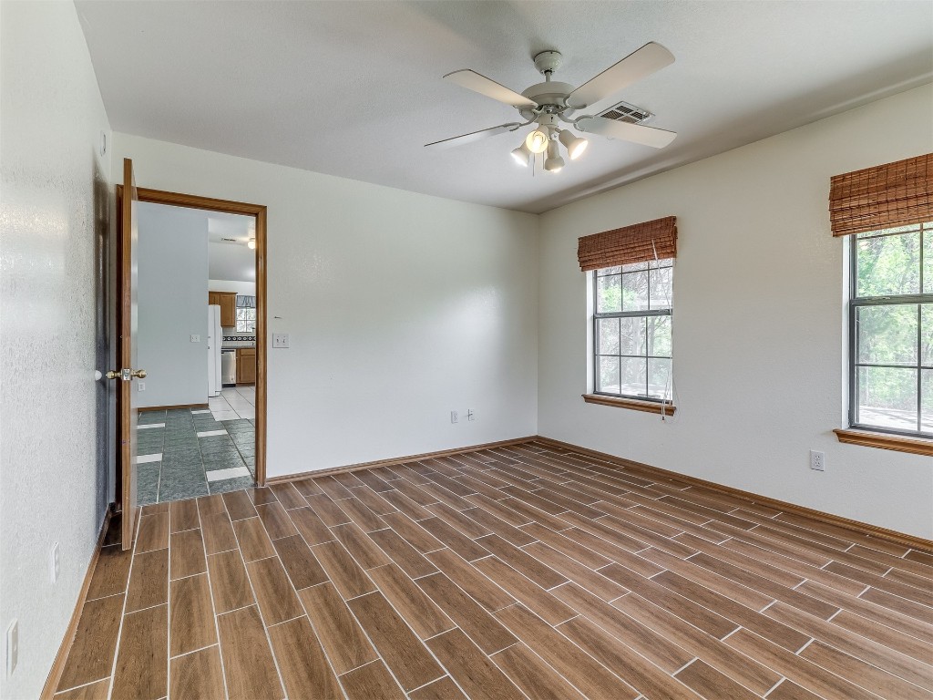 100 Parkdale Court, Noble, OK 73068 empty room featuring ceiling fan and hardwood / wood-style floors