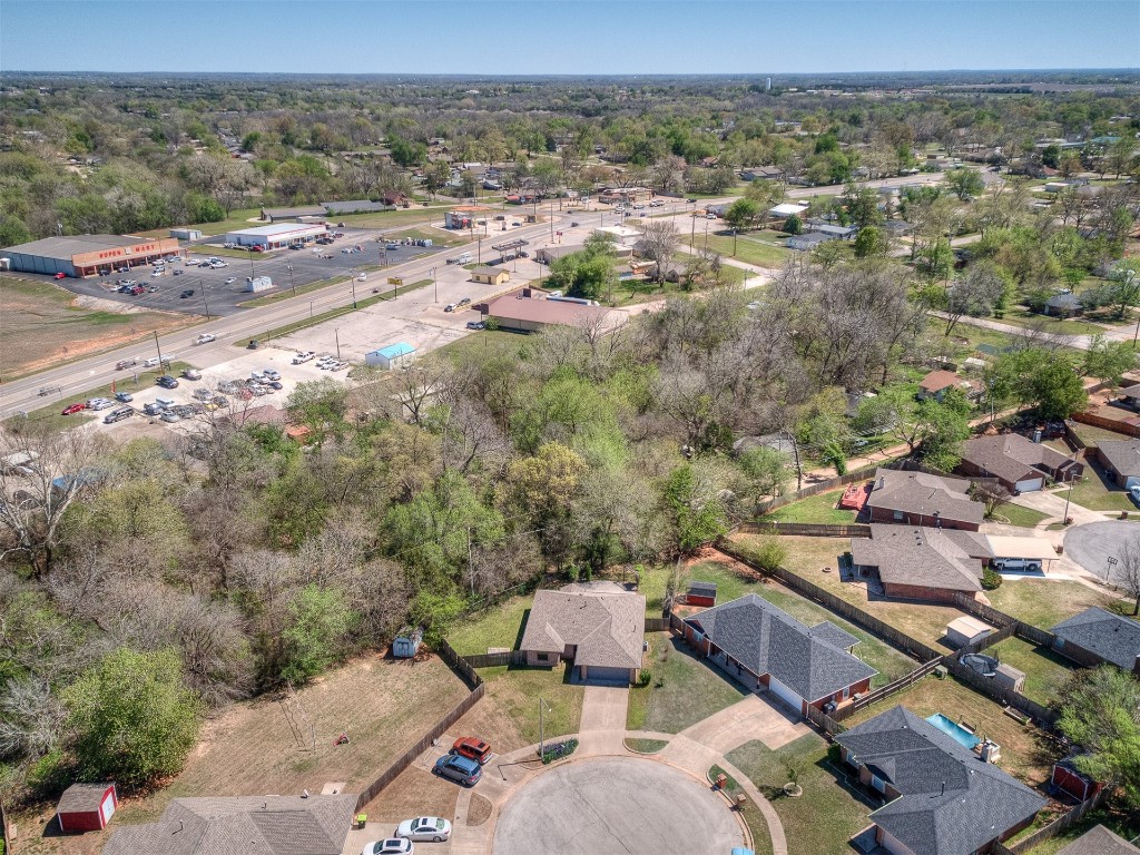 100 Parkdale Court, Noble, OK 73068 view of drone / aerial view