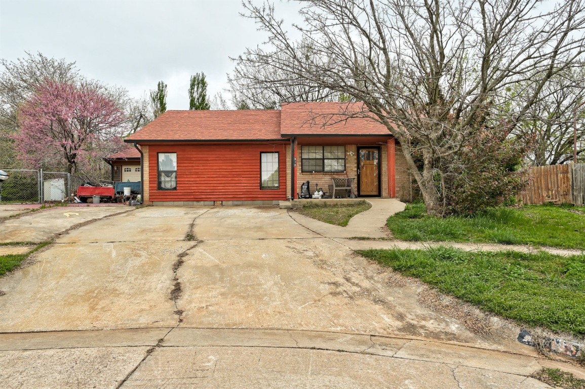 Welcome to 816 Ramblin Oaks in Moore, Oklahoma – an investor's special! This property is brimming with potential, awaiting your vision. With some TLC and a full clean-out, this home is ready to be transformed.