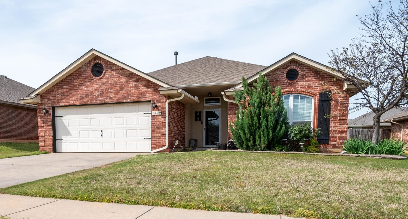 Come see this super functional and comfortable home located in a prime Moore location. Walk 2 minutes to the elementary school and less than 1 minute to a community green space, park and pavilion! Less than 2 miles from I-35 on 19th so you're close to everything you could need, but out of the way just enough for peace and quiet. The large living area, high ceilings, and well layed out floorplan make this one feel larger than it is. Lots of storage with a big pantry and open kitchen/dining. Out back the yard has plenty of space with a large pergola on paver extended patio for all the backyard activities.