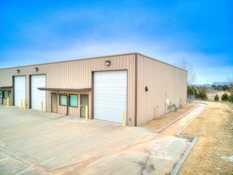 This is an end unit of a multi-tenant industrial warehouse building at the convenient corner (SE) of I-35 and I-240. The space is 20x75 with a single bathroom, tall ceilings and a single overhead door.