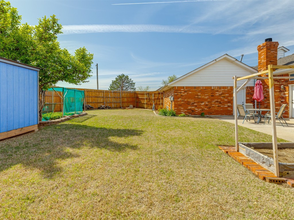 4000 Bar Harbor Circle, Yukon, OK 73099 view of yard with a storage unit and a patio