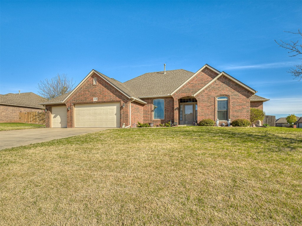 919 NW Fillmore Avenue NW Avenue, Piedmont, OK 73078 ranch-style home featuring a front lawn and a garage