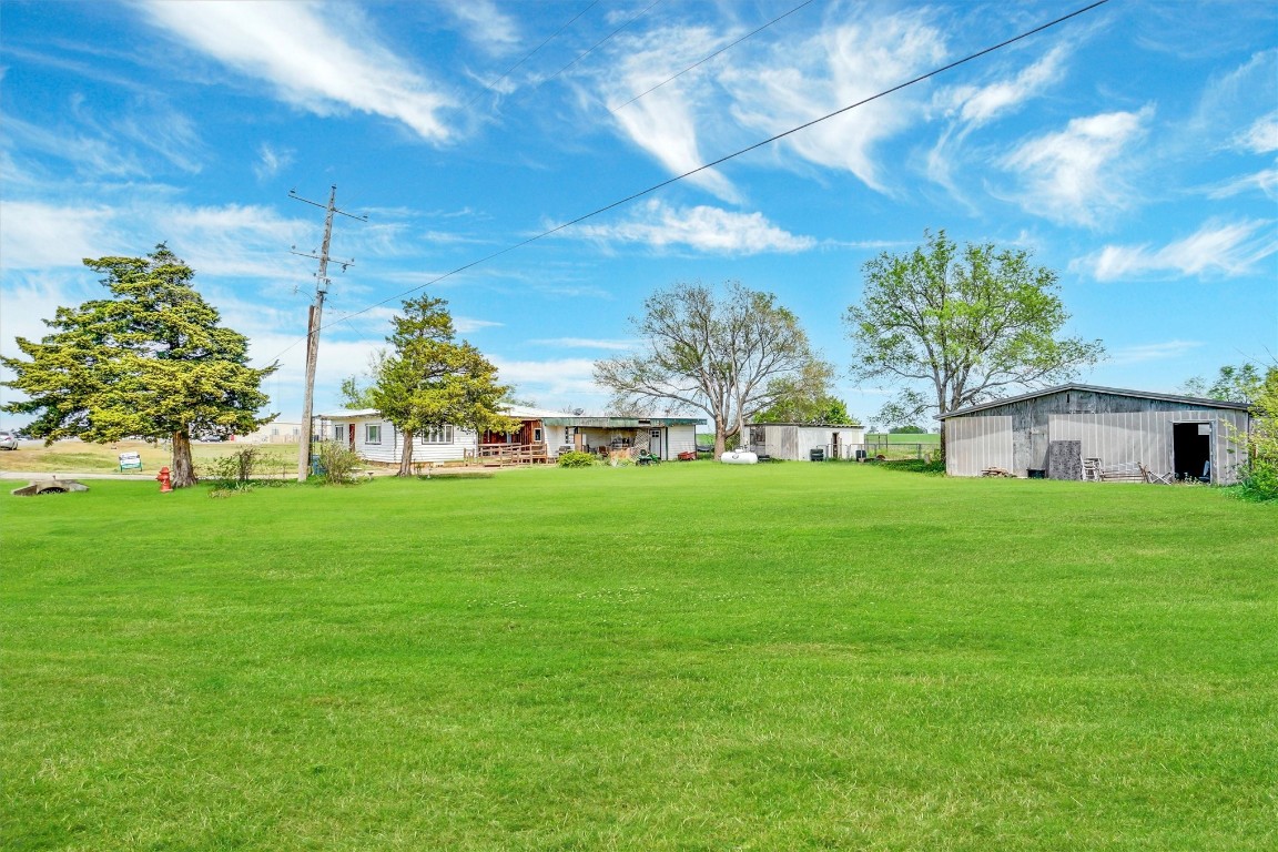 501 44 Highway, Foss, OK 73647 ranch-style home with a front lawn
