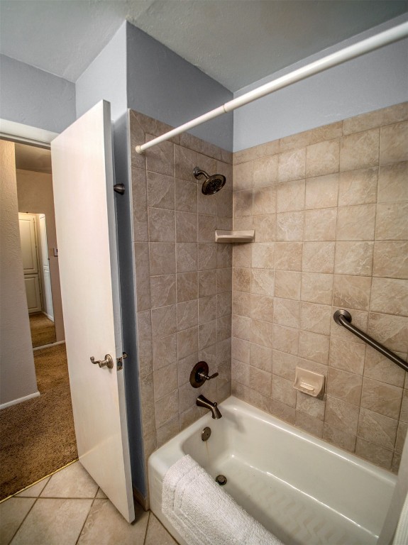 608 Skyline Drive, El Reno, OK 73036 bathroom featuring tile floors and tiled shower / bath