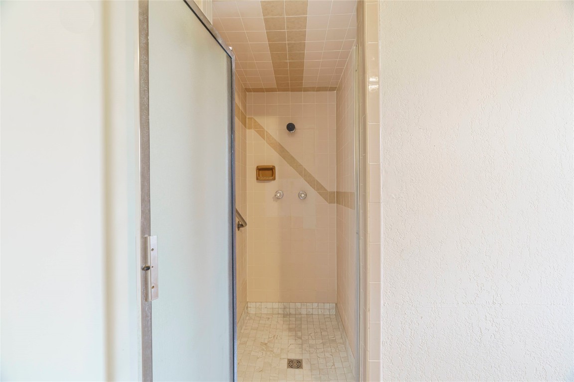 14655 NE 68th Street, Jones, OK 73049 interior space featuring an enclosed shower