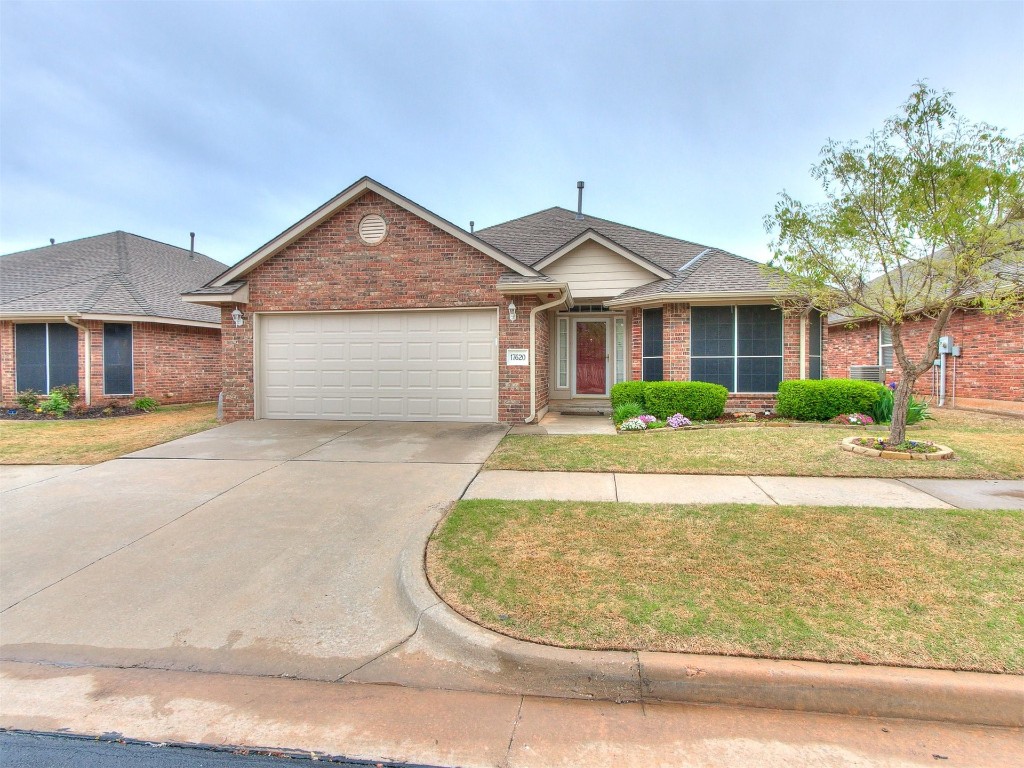 17620 Palladium Lane, Edmond, OK 73012 ranch-style home featuring a front yard and a garage