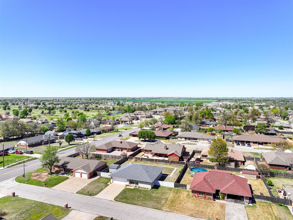 1524 W Oak Street, El Reno, OK 73036 view of aerial view