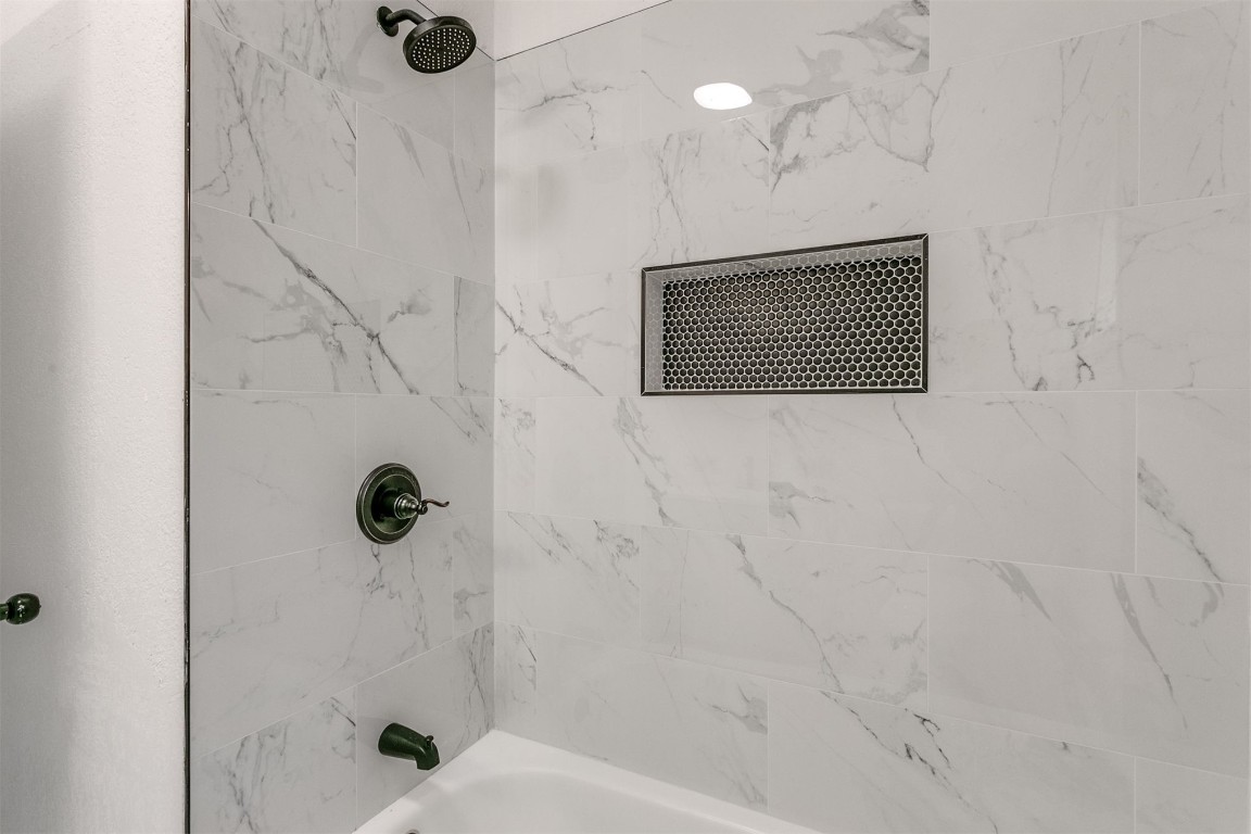 529 NW 92nd Street, Oklahoma City, OK 73114 bathroom with tiled shower / bath