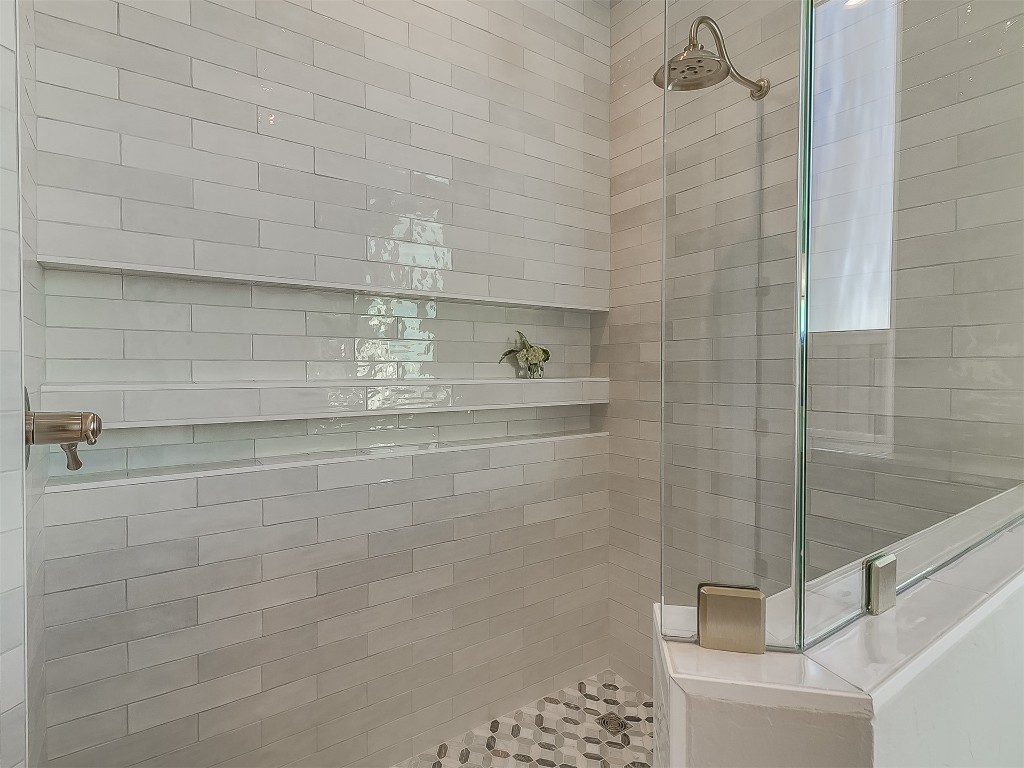 2201 Pallante Street, Edmond, OK 73034 bathroom with tiled shower