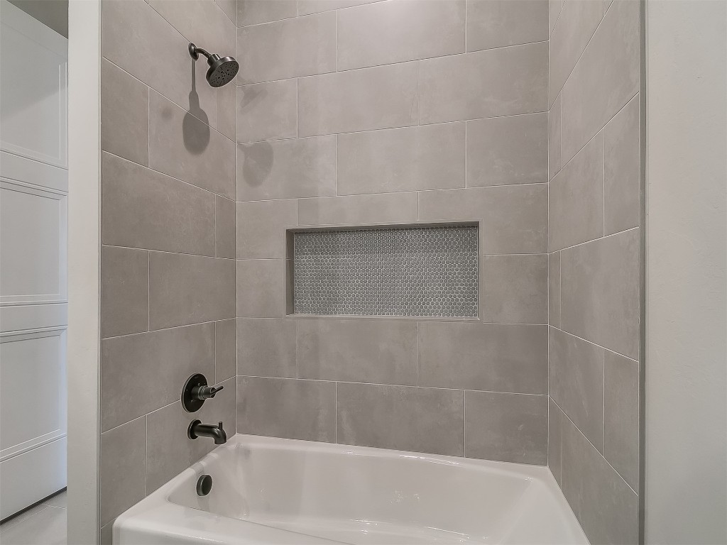 2201 Pallante Street, Edmond, OK 73034 bathroom featuring tiled shower / bath combo