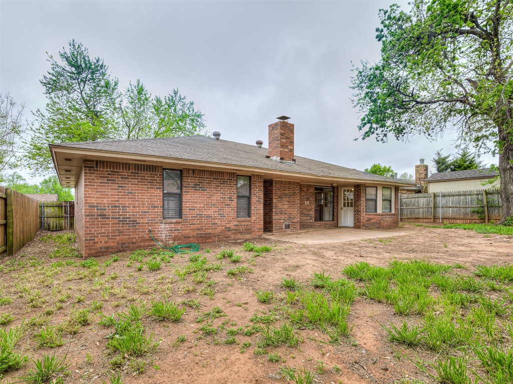 1521 NE 3rd Street, Moore, OK 73160 rear view of property with a patio