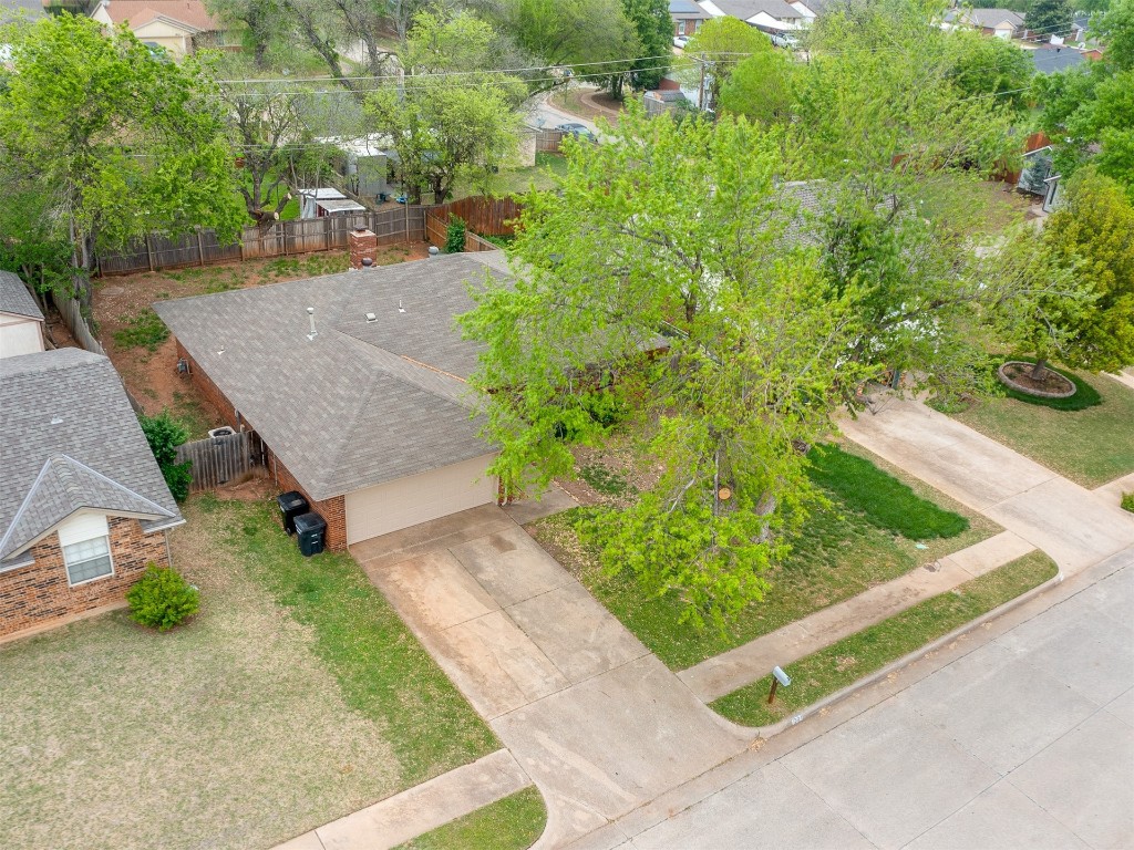 1521 NE 3rd Street, Moore, OK 73160 view of drone / aerial view