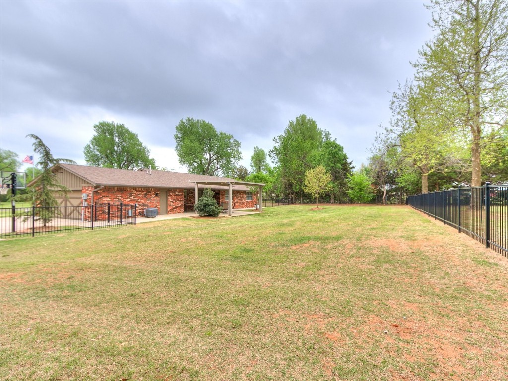 609 S Chloe Lane, Mustang, OK 73064 view of yard with a patio