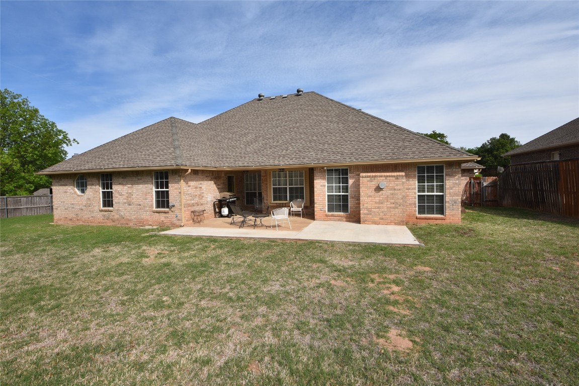 4200 Ainsley Court, Edmond, OK 73034 back of property featuring a patio area and a yard