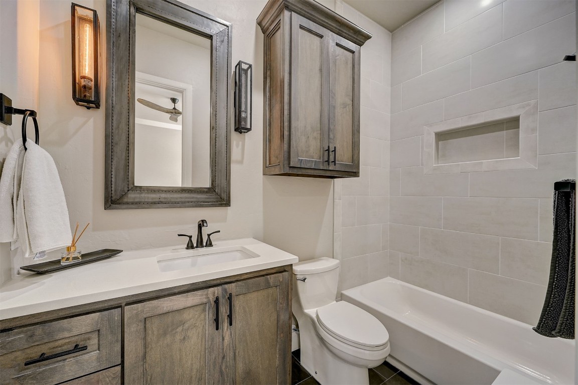 3217 Novara Drive, Arcadia, OK 73007 full bathroom with tiled shower / bath combo, toilet, tile floors, and vanity