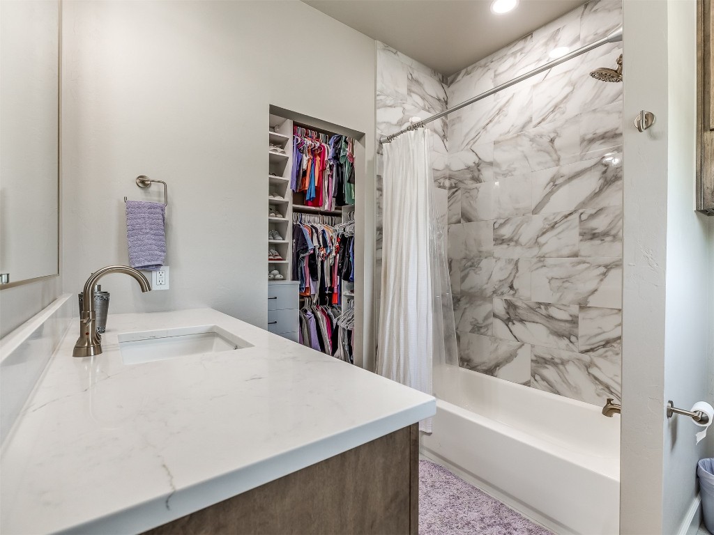 4324 Corridor Drive, Edmond, OK 73034 bathroom with vanity and shower / bath combo