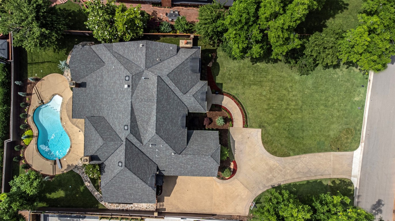 6516 NW Grand Boulevard, Nichols Hills, OK 73116 view of drone / aerial view