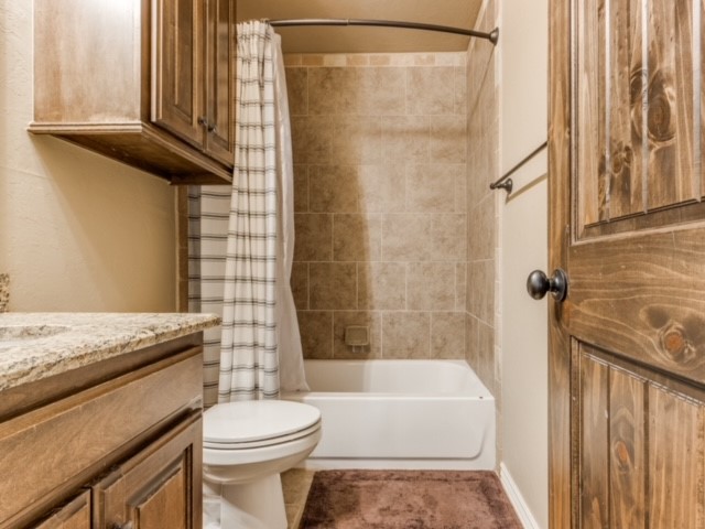 18309 Haslemere Lane, Edmond, OK 73012 full bathroom featuring tile flooring, vanity, shower / bath combo, and toilet