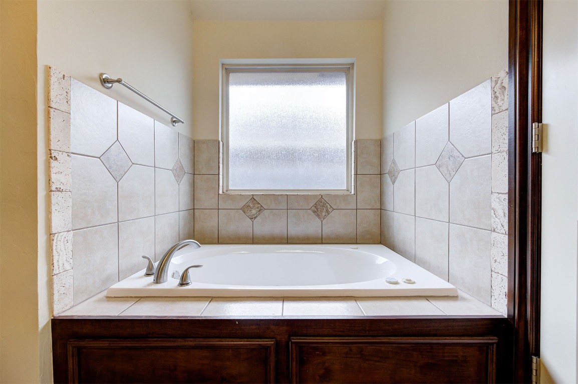 11748 SW 21st Street, Yukon, OK 73099 bathroom featuring a relaxing tiled bath