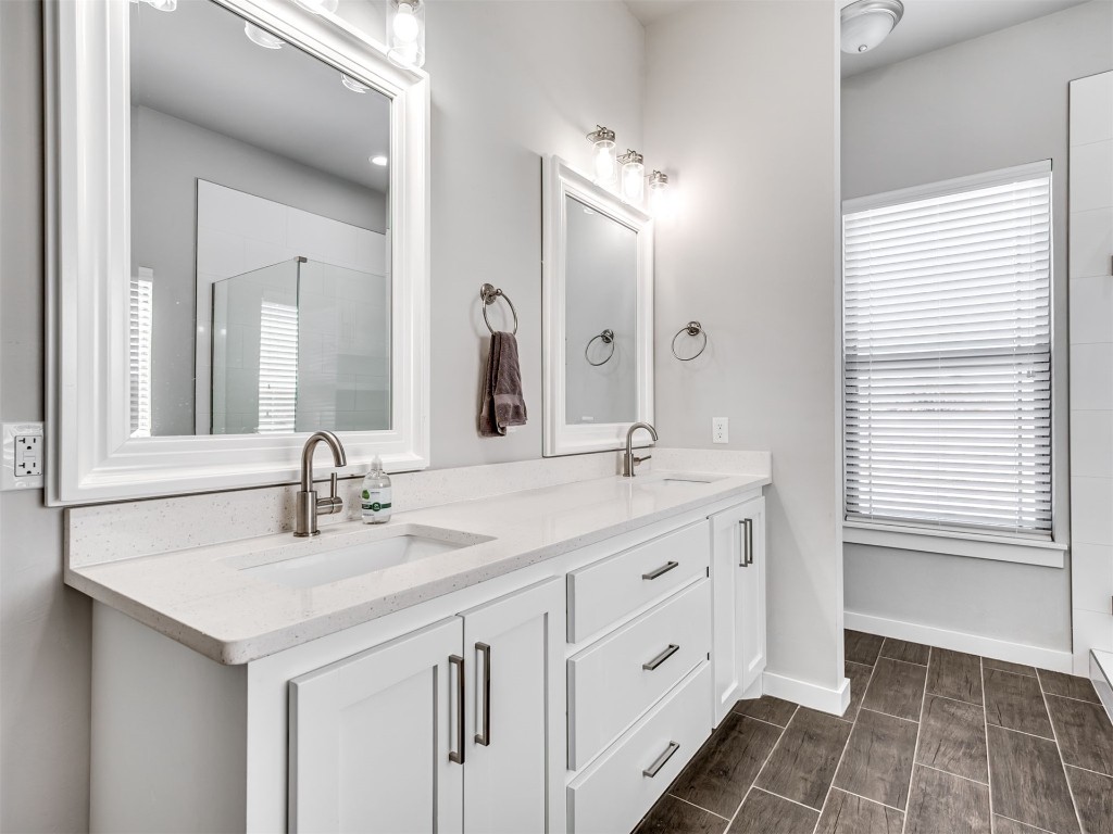 515 Isabella Drive, Blanchard, OK 73010 bathroom featuring dual bowl vanity