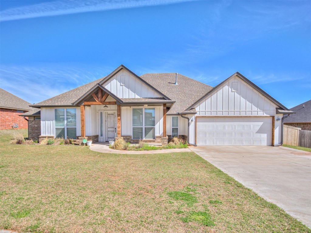 515 Isabella Drive, Blanchard, OK 73010 craftsman house featuring a front lawn and a garage