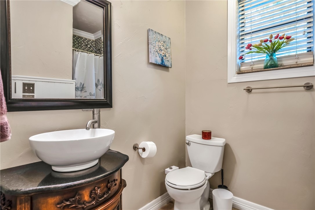 1117 Tedford Way, Nichols Hills, OK 73116 bathroom featuring vanity, crown molding, and toilet