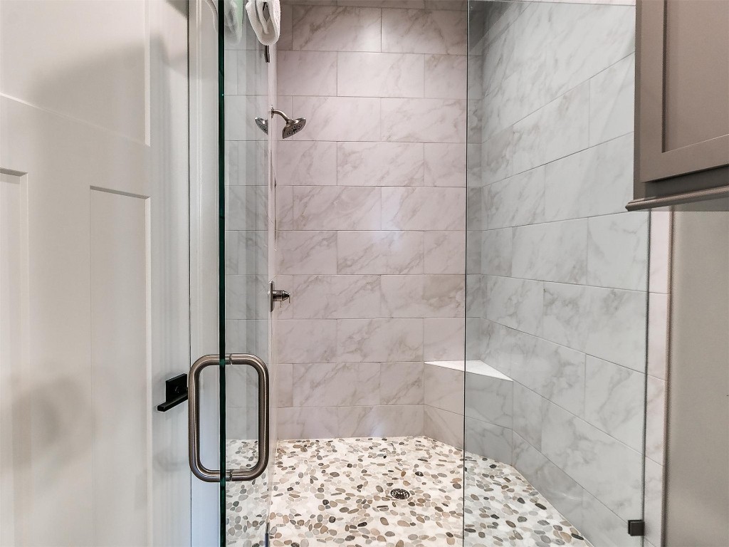 89 Ridgeline Road, Carlton Landing, OK 74432 bathroom featuring walk in shower