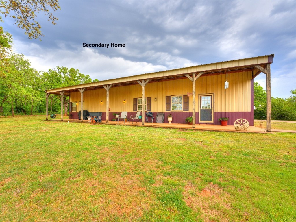 2050 S Henney Road, Guthrie, OK 73044 back of property featuring a yard