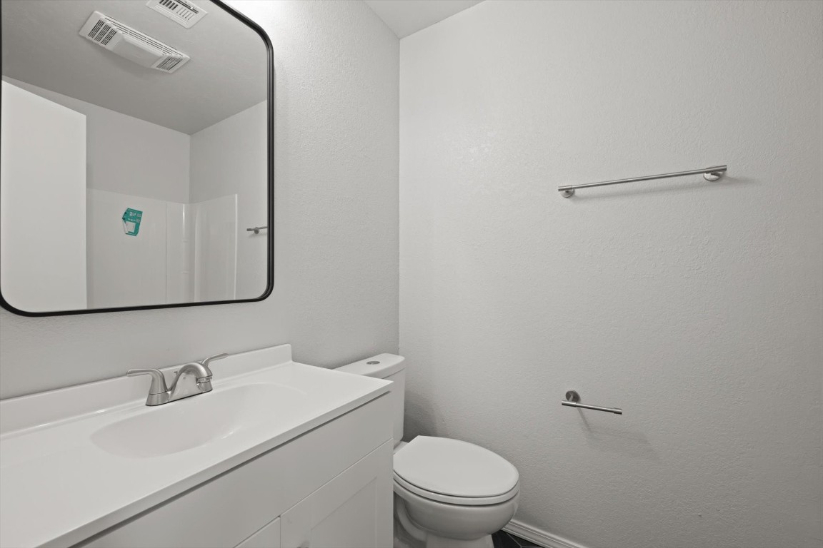 1619 W Oklahoma Avenue, Guthrie, OK 73044 bathroom with vanity and toilet