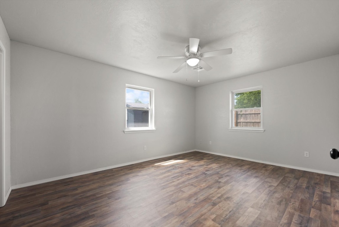 1619 W Oklahoma Avenue, Guthrie, OK 73044 unfurnished room featuring wood-type flooring and ceiling fan