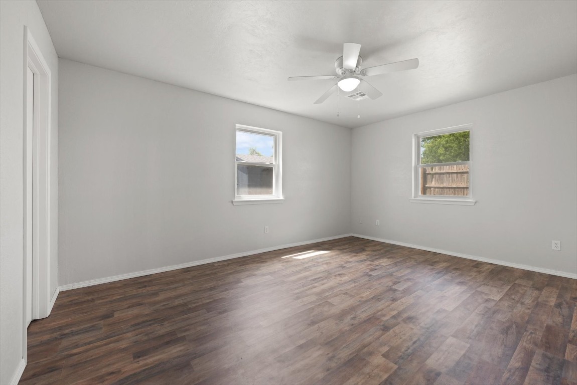 1619 W Oklahoma Avenue, Guthrie, OK 73044 unfurnished room with ceiling fan and dark hardwood / wood-style floors