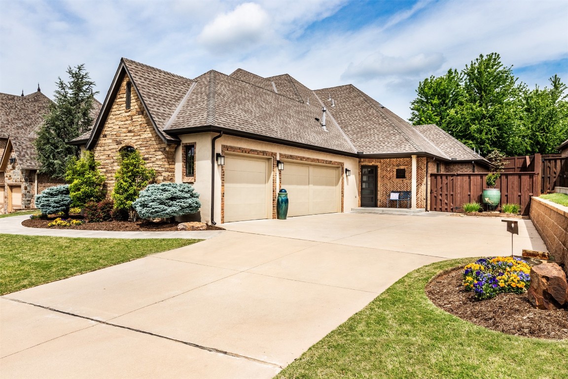 2709 Mesquite Lane, Edmond, OK 73034 view of front of property with a garage and a front lawn