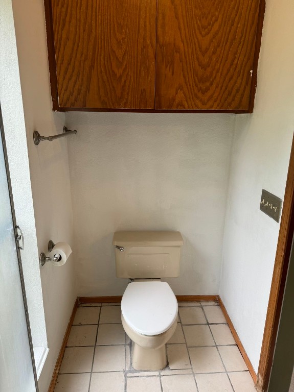 1810 Remington Circle, Shawnee, OK 74801 bathroom featuring toilet and tile floors