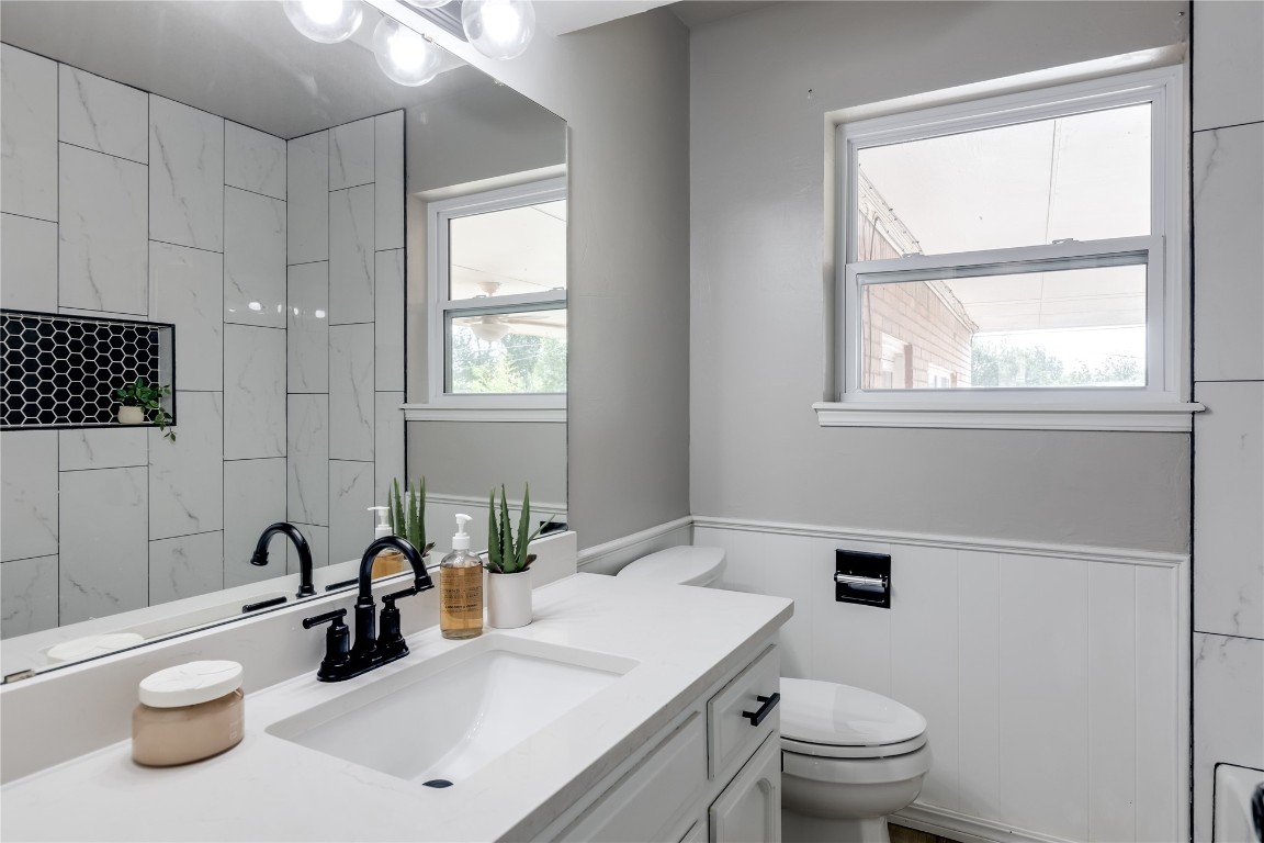 3620 Ridgehaven Drive, Midwest City, OK 73110 bathroom featuring vanity and toilet