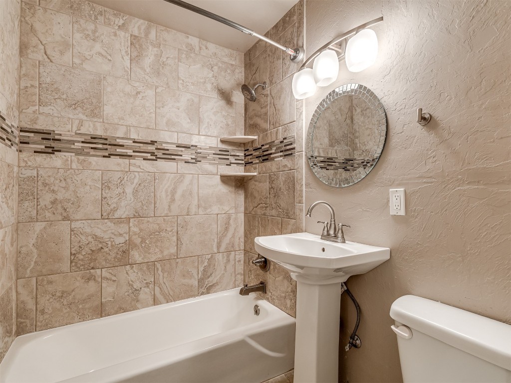 1706 Janeen Street, Yukon, OK 73099 bathroom with tiled shower / bath and toilet