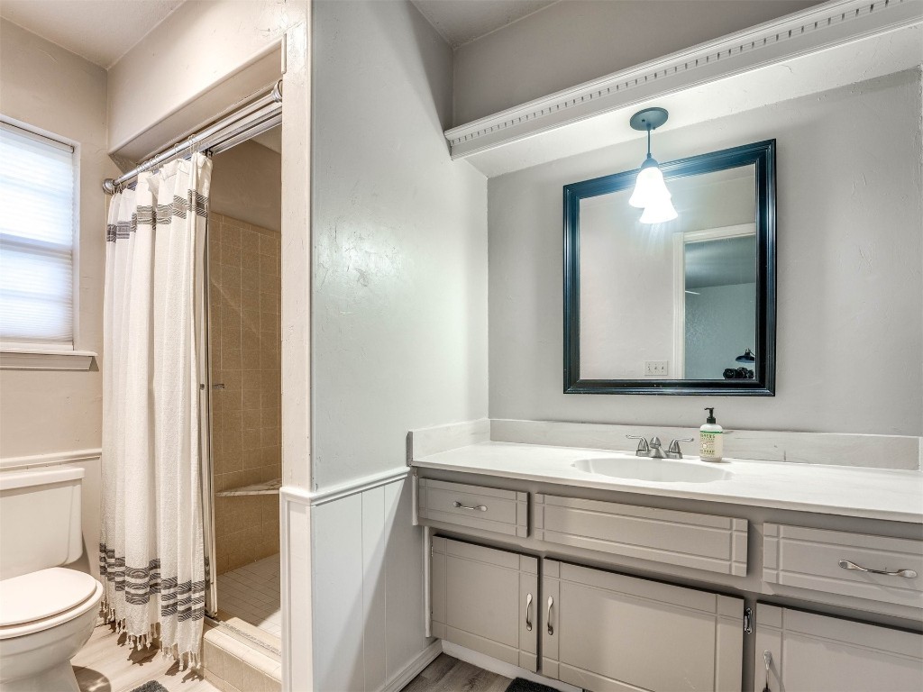 2521 Cedar Park Drive, Oklahoma City, OK 73120 bathroom with a shower with curtain, toilet, and large vanity